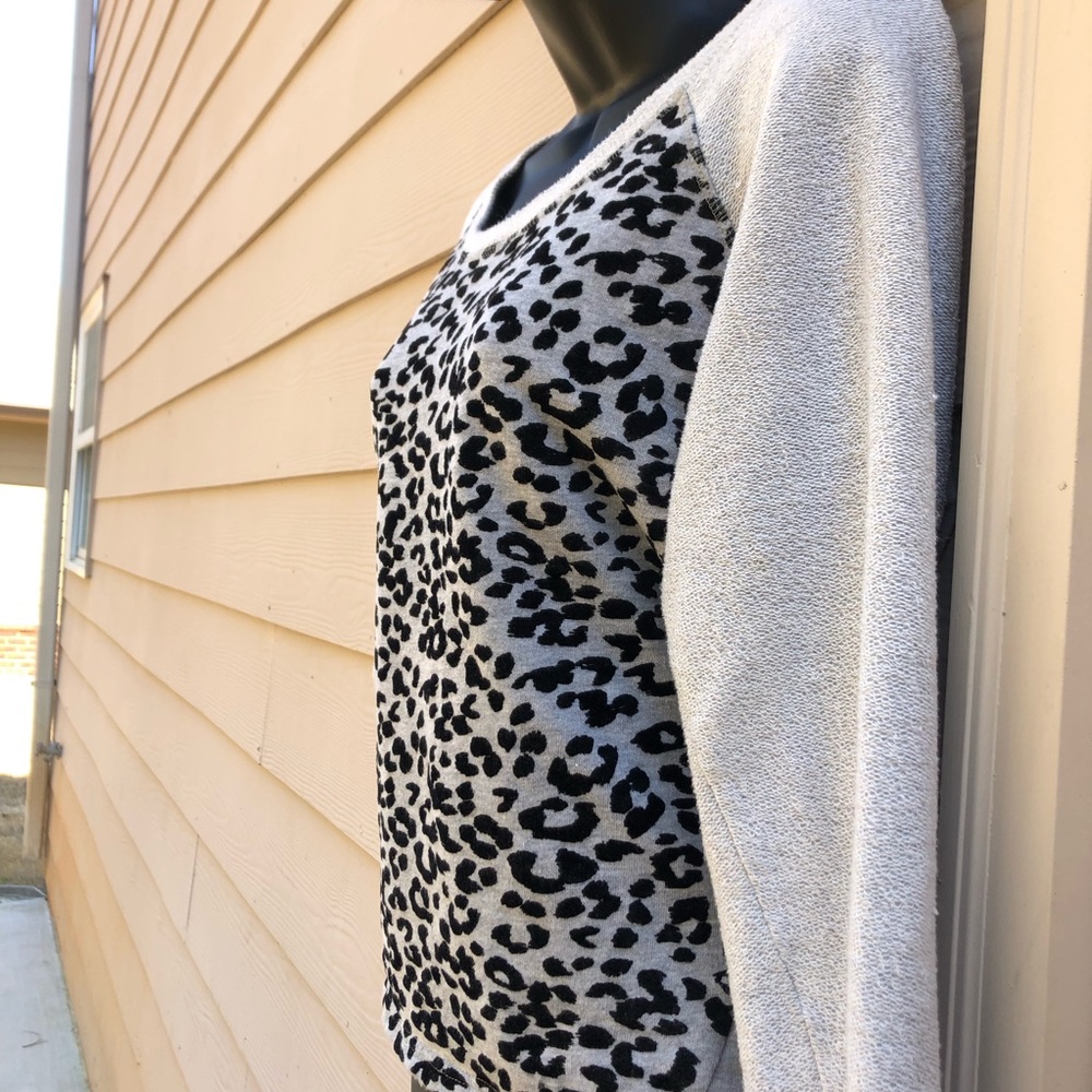 Sweater - Picture 5 of 6
